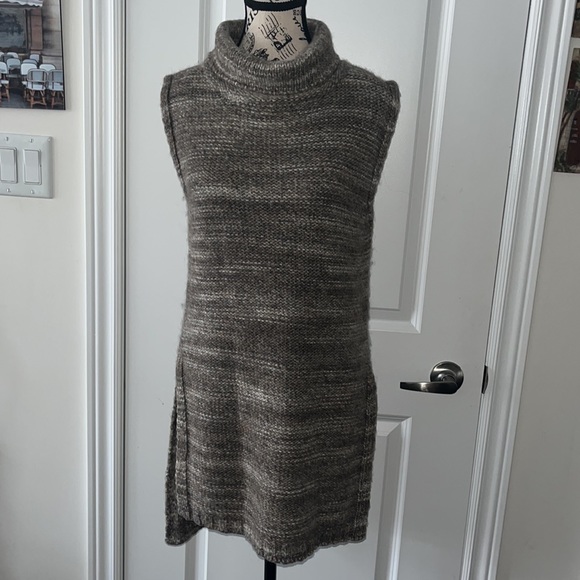 Massimo Dutti Italian Yarn Gray Mock Turtleneck Vest Size Medium Sleeveless - Picture 1 of 8
